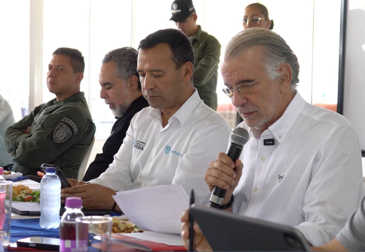 El gobernador del Atlántico, Eduardo Verano De la Rosa, durante su intervención en el Consejo de Seguridad con los ministros del Interior y de Defensa.//Cortesía Gobernacion del Atlántico.