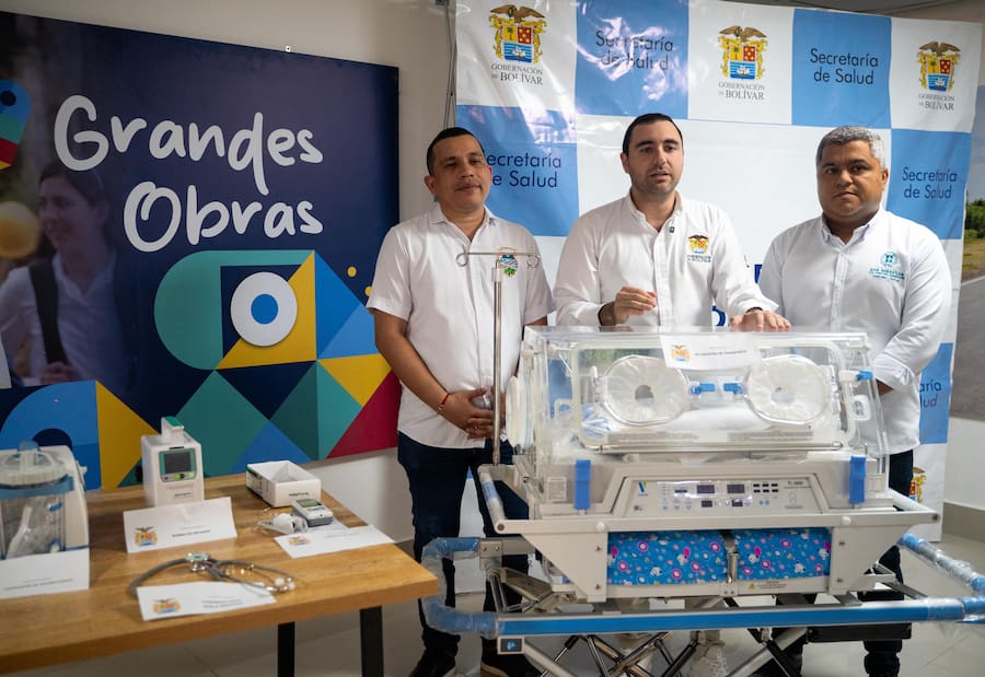 Gobernador de Bolívar entregó equipos médicos a hospitales de Zambrano y Mahates