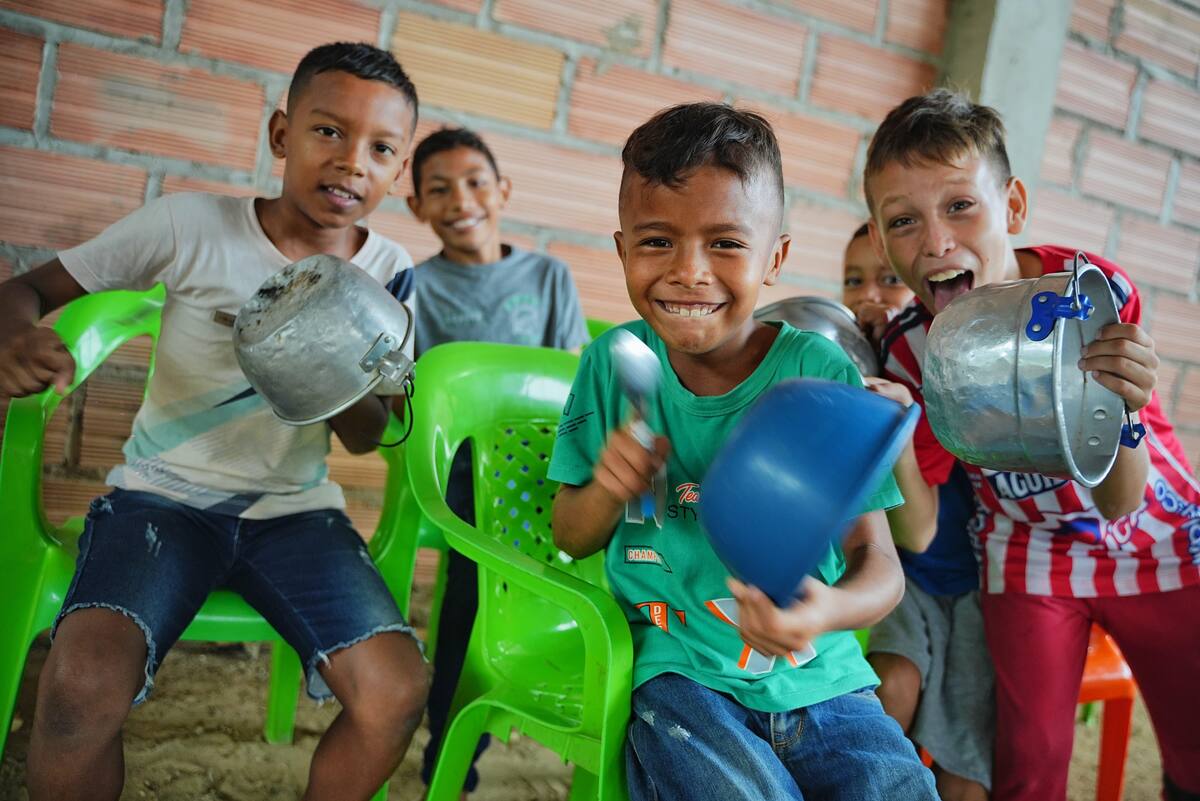 Gobernador Yamil Arana celebra con “Ollas Comunitarias” en Magangué
