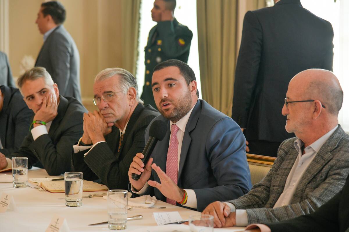 Gobernador Yamil Arana en reunión de Fededepartamentos. // Cortesía