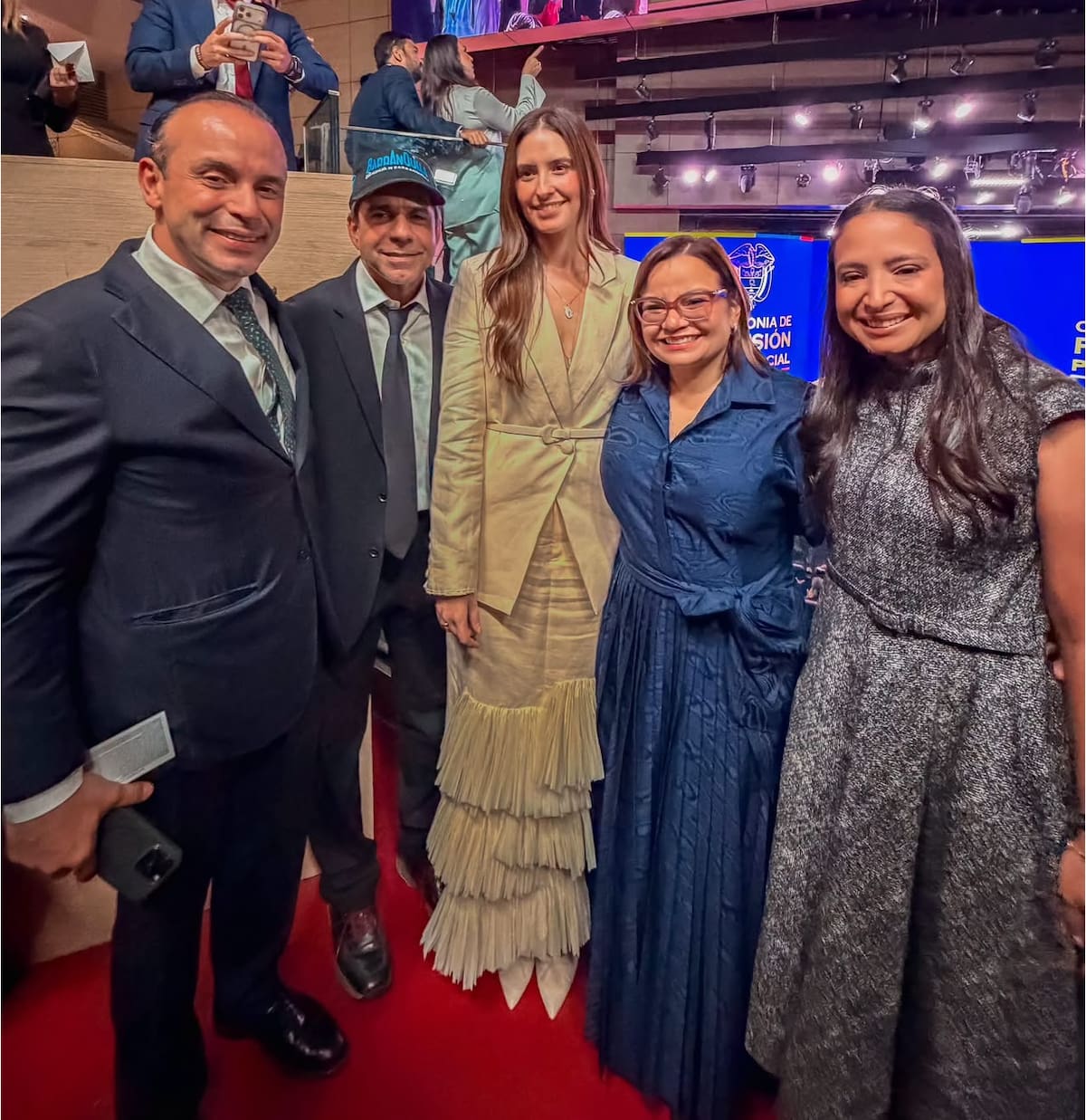 Alejandro Eder, alcalde de Cali; Alejandro Char alcalde de Barranquilla; Taliana Vargas, primera dama de la Alcaldía de Cali; Margarita Guerra, gobernadora del Magdalena, y Magda Alarcón Gómez, secretaria Seccional de Salud del Magdalena, durante la ceremonia de posesión del presidente de la República, Abelardo De la Espriella.//Cortesía DCGDM.