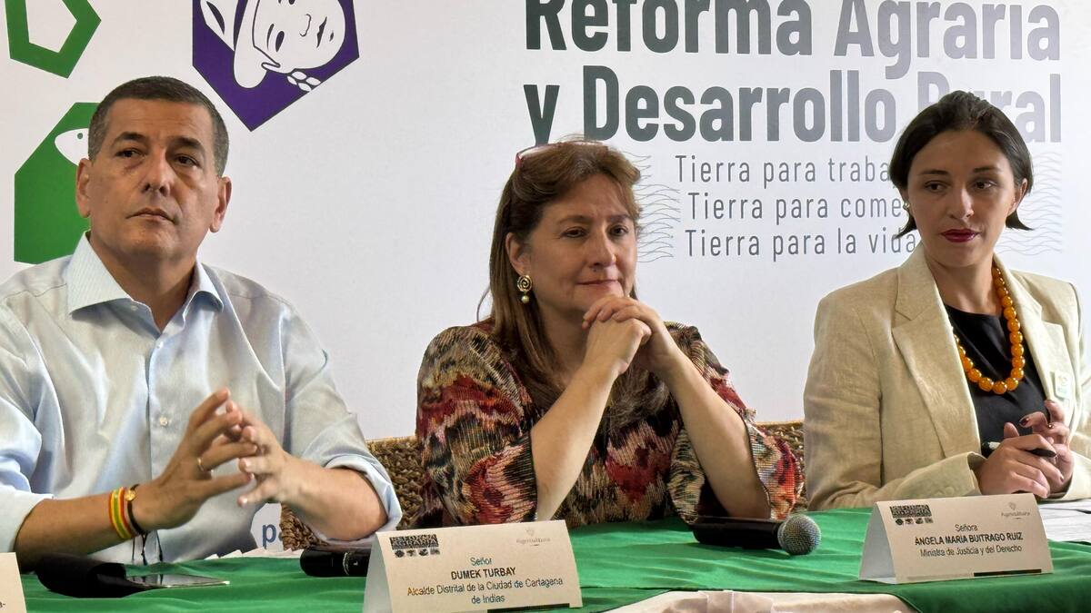 Alcalde de Cartagena Dumek Turbay, ministra de Justicia y del Derecho, Ángela María Buitrago y Martha Carvajalino, ministra de Agricultura y Desarrollo Rural. // Foto: Óscar Díaz - El Universal