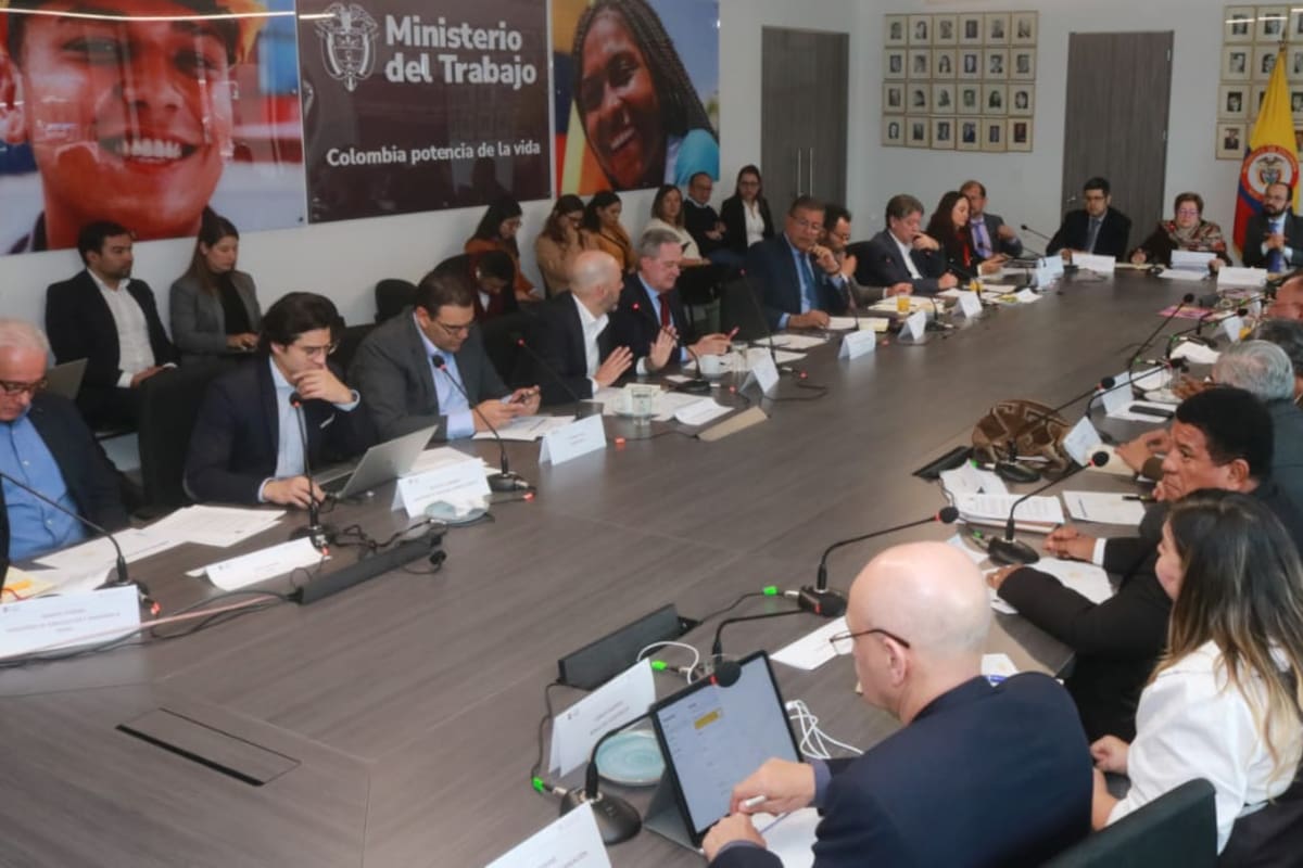 Salario mínimo: Gobierno lleva tasas del Banco de la República al debate