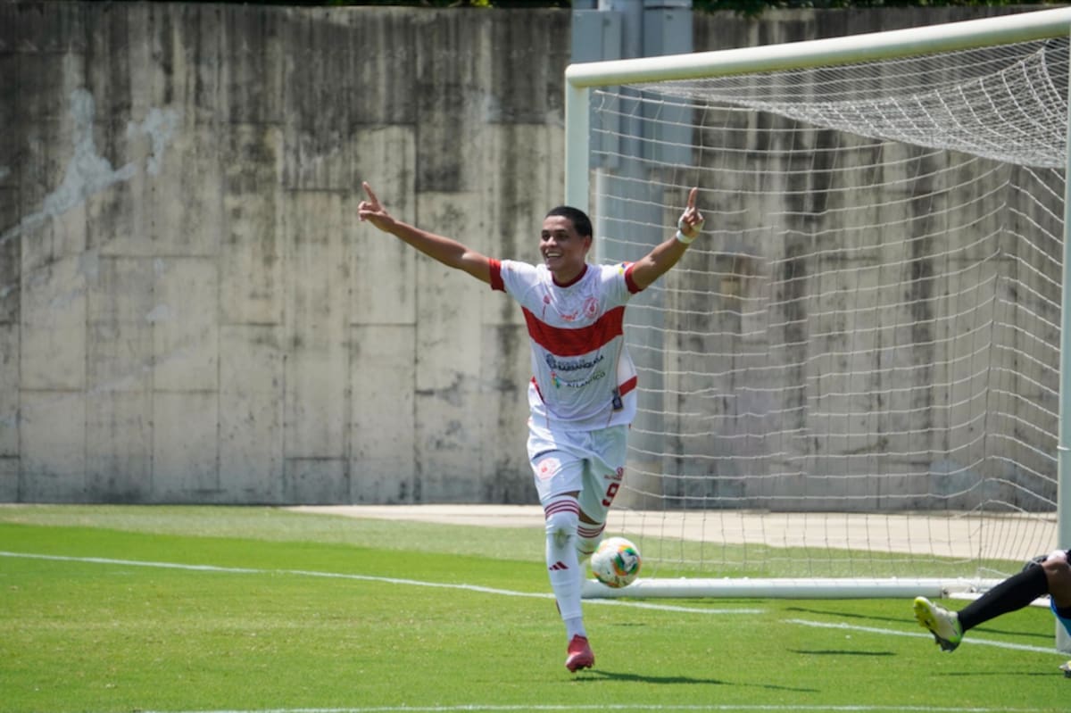 El jugador Jairo Torres celebra el primer gol anotado contra Atlántico ente Bolívar, en partido por el Grupo 1 del Campeonato Nacional Sub-17 de Fútbol jugado en el estadio Romelio Martínez.//Cortesía.