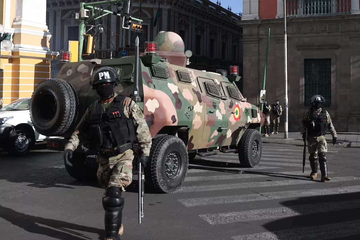 Tras “intento de golpe de Estado” en Bolivia, militares se retiran del palacio