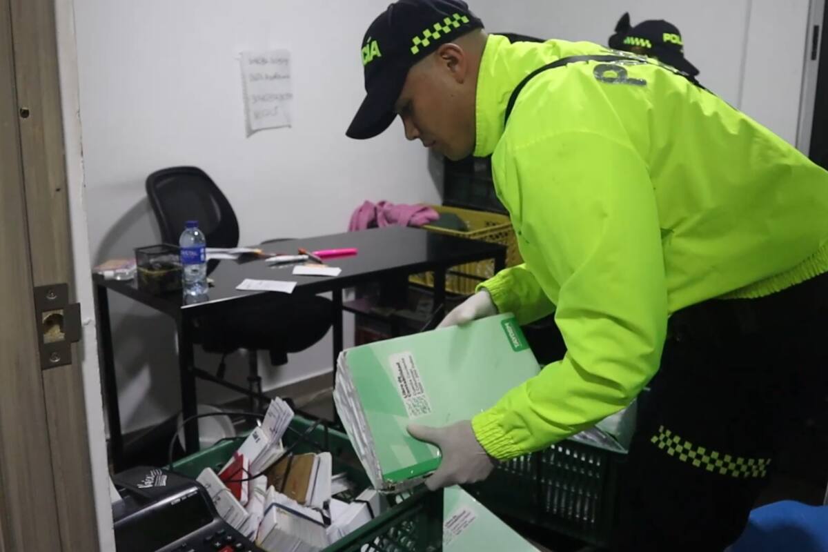 Golpe a los ‘gota a gota’: Policía incauta dinero, libretas y tarjetas