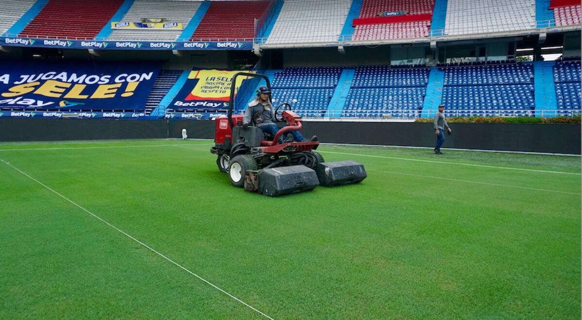 El Estadio Metropolitano Roberto Meléndez recibió mantenimiento, que incluyó intervención fitosanitaria, aplicación de fertilizantes y pruebas de tracción y rodamiento.//Cortesía.