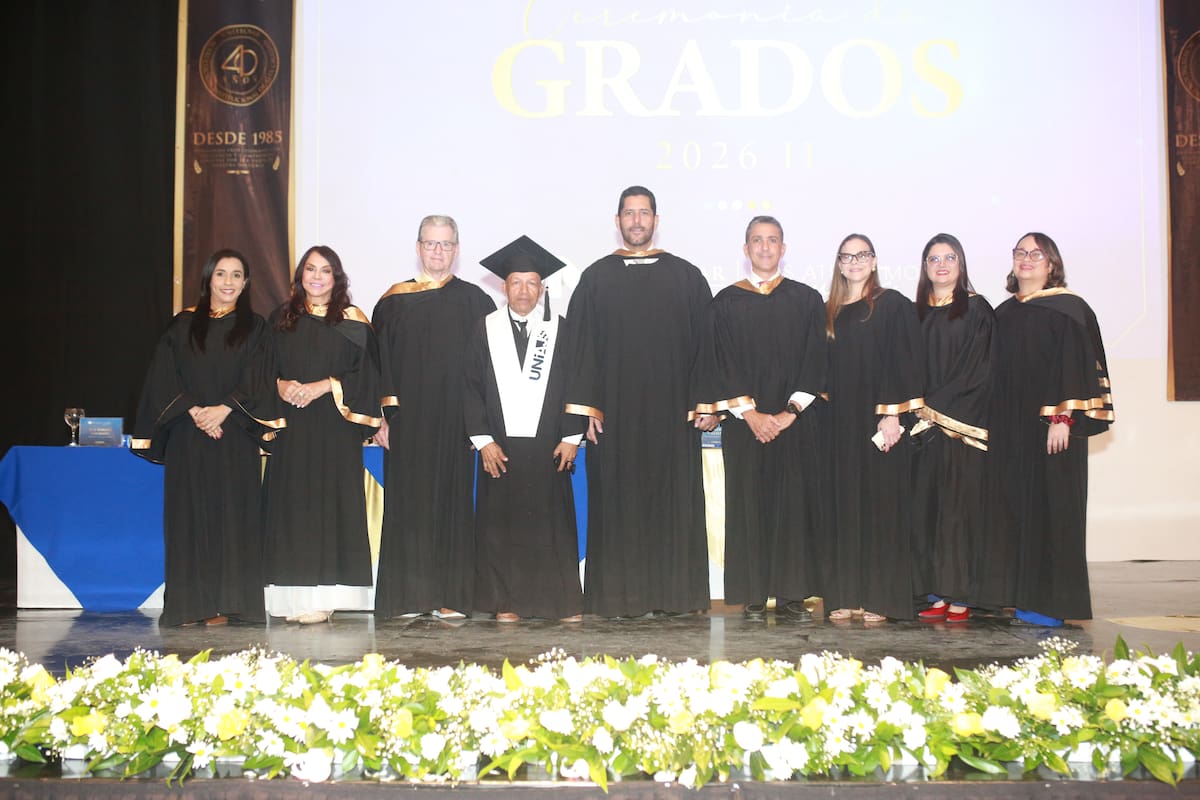 Luz Karime Ahumada, Mayra Rodríguez, Alfonso Trujillo Vélez, Julio Castaño Beltrán, Dionisio Fernando Vélez Trujillo, Alejandro Jaramillo Vélez, María Mercedes Villalba Porto, Emma Cristina Royett y Sandra Porto. //Fotos: Diego Fierro - El Universal.