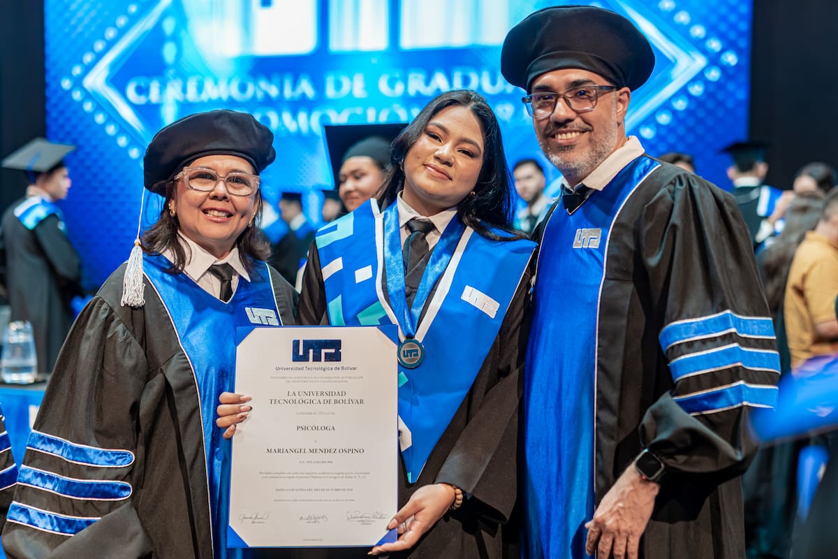 Yuly Fang, Mariángel Méndez y David Fortich.
