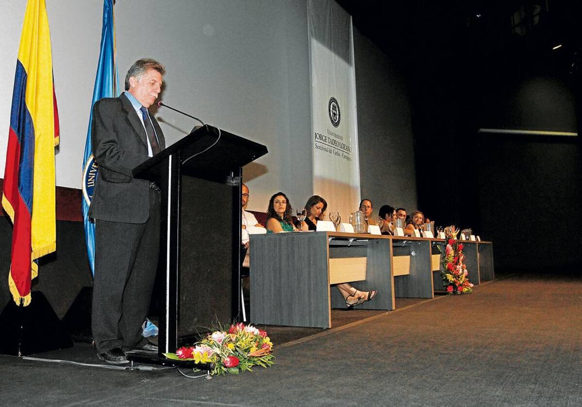 Germán Mendoza dio un discurso ameno, jocoso y lleno de ejemplos prácticos de la vida laboral.