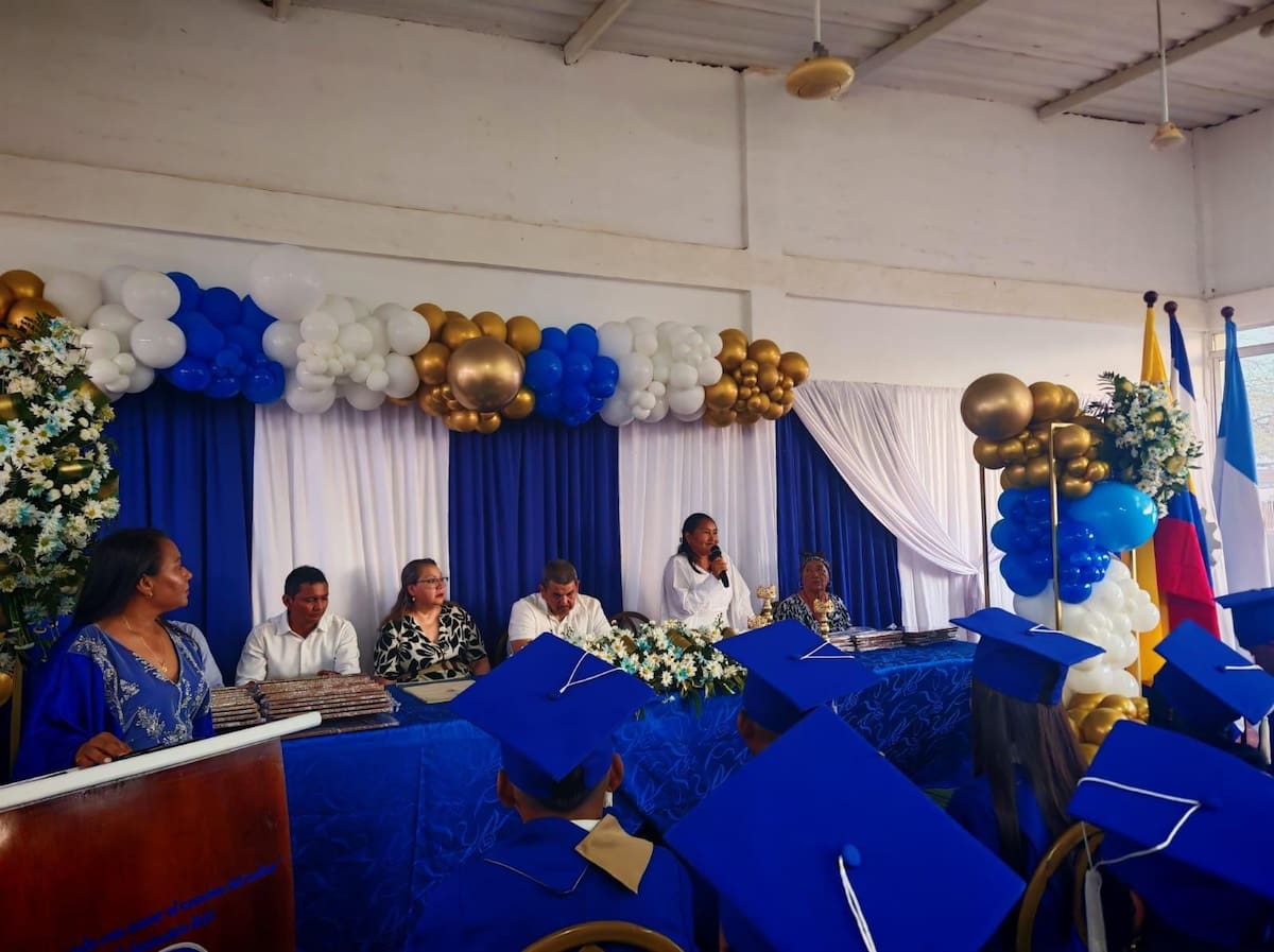 Los bachilleres de la Institución Etnoeducativa Ishashimana también han accedido a la educación superior virtual desde su comunidad. // Foto: Cortesía F. Dos Peces.