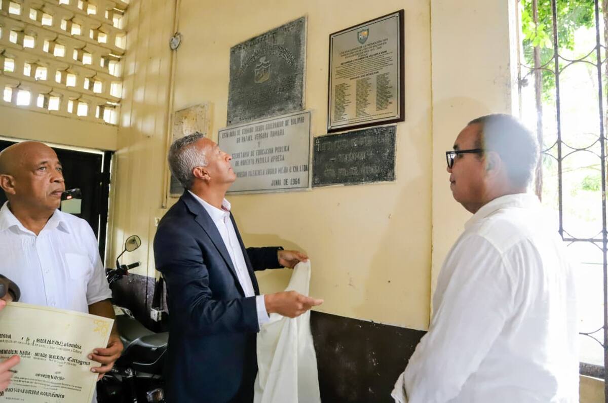 Graduación de la promoción 1975 del Liceo de Bolívar con respaldo del Distrito. // Foto: cortesía - Secretaría de Educación de Cartagena