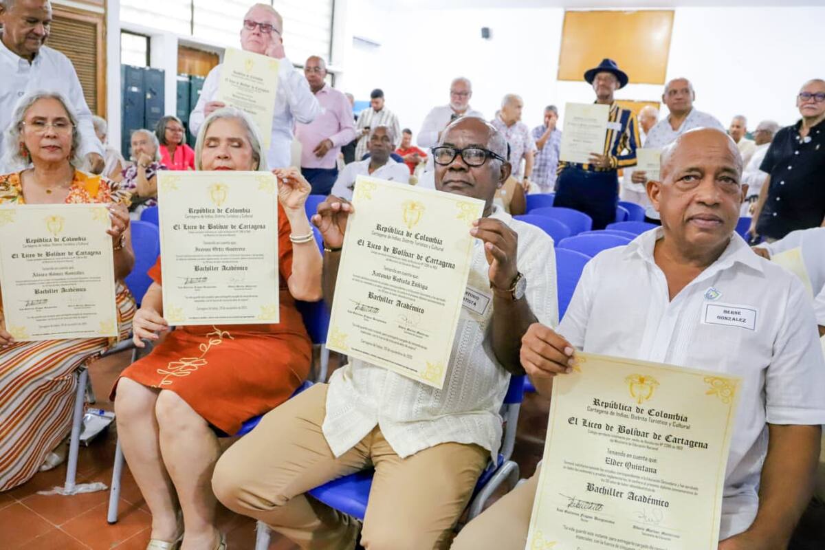 Graduación de la promoción 1975 del Liceo de Bolívar con respaldo del Distrito. // Foto: cortesía - Secretaría de Educación de Cartagena