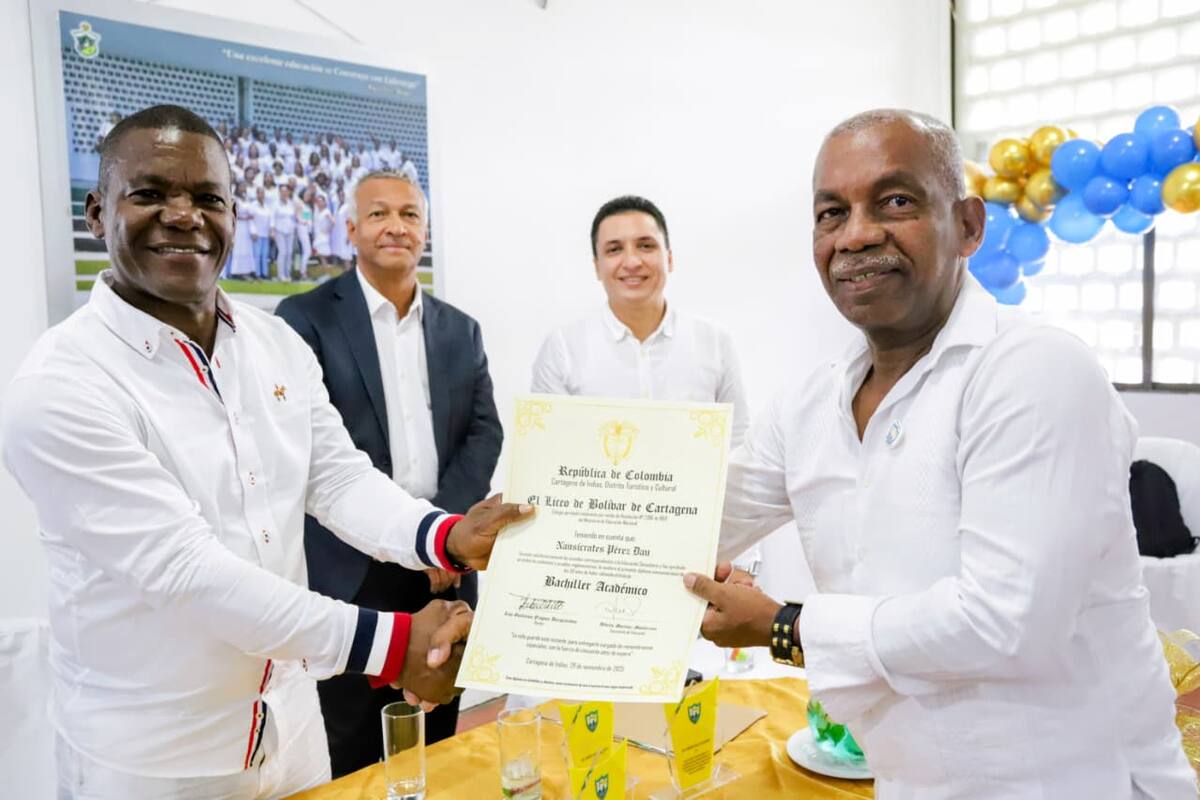 Graduación de la promoción 1975 del Liceo de Bolívar con respaldo del Distrito. // Foto: cortesía - Secretaría de Educación de Cartagena
