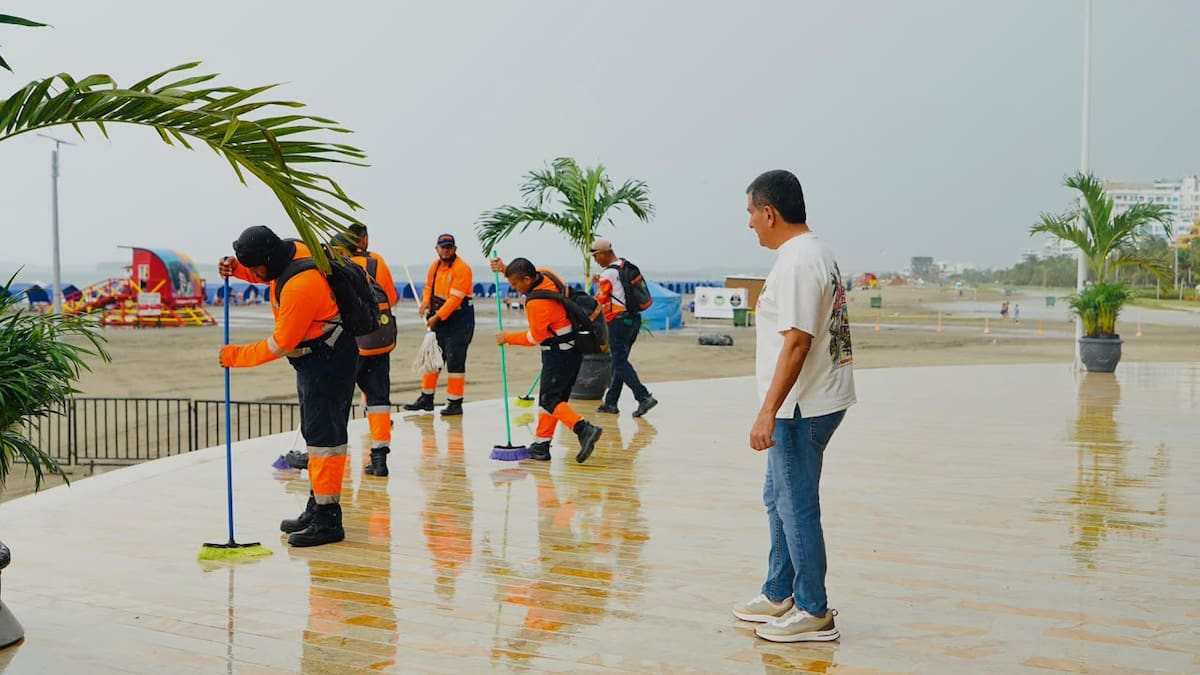 Las fuertes lluvias que se registran desde hace varias horas en Cartagena obligaron a que el alcalde Dumek Turbay pospusiera el acto oficial de apertura de los primeros dos kilómetros del Gran Malecón del Mar. // Foto: Cortesía - Alcaldía de Cartagena.