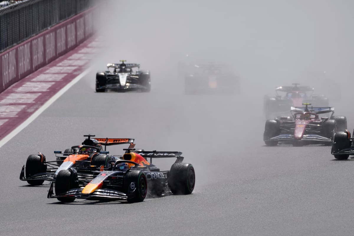 El circuito del Gran Premio de Gran Bretaña estuvo pasado por un tremendo diluvio. //Foto, AP: Darko Bandic
