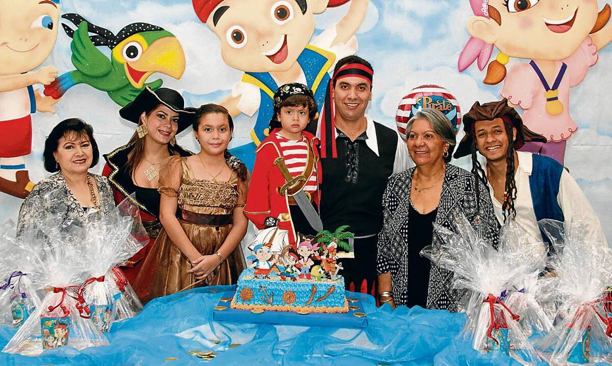 Marta de Carballo, Mónica Carballo, Natalie Díaz, Nabil Díaz, Gregorio Díaz, Rita Bandera y Moisés Díaz. Maruja Parra /El Universal/