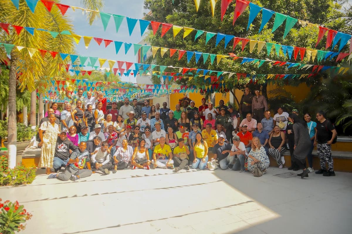 Con los hacedores donde se acordó que La Guacherna del Carnaval de Barranquilla 2025 será el sábado 22 de febrero a las 4:30 de la tarde.//Cortesía.