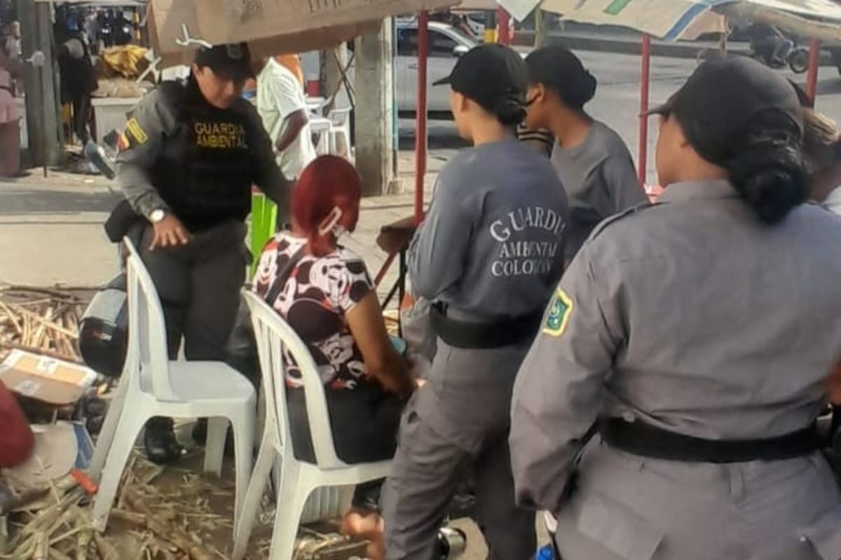 Guardia Ambiental capacita a vendedores en el Cerro de la Popa