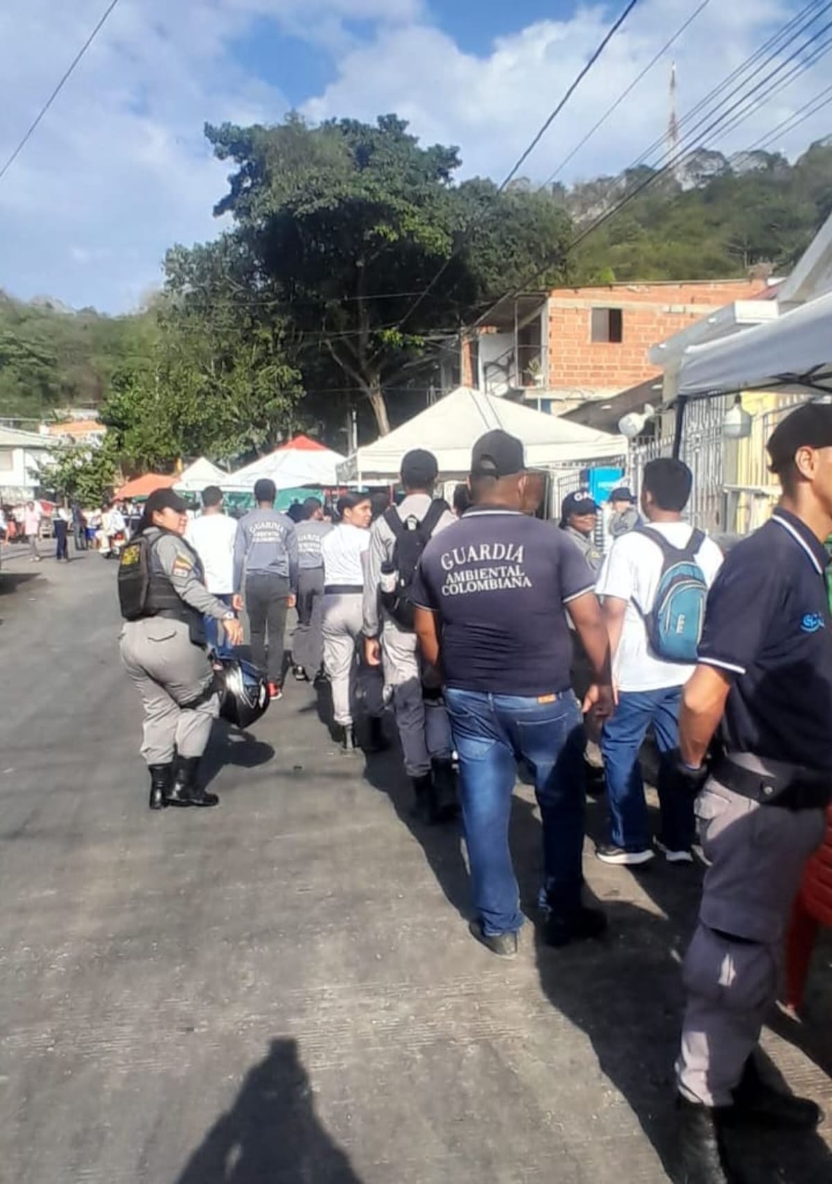 Capacitación a vendedores en Cerro la Popa durante festividades de la Virgen de la Candelaria. // Foto: cortesía - Alcaldía de Cartagena.