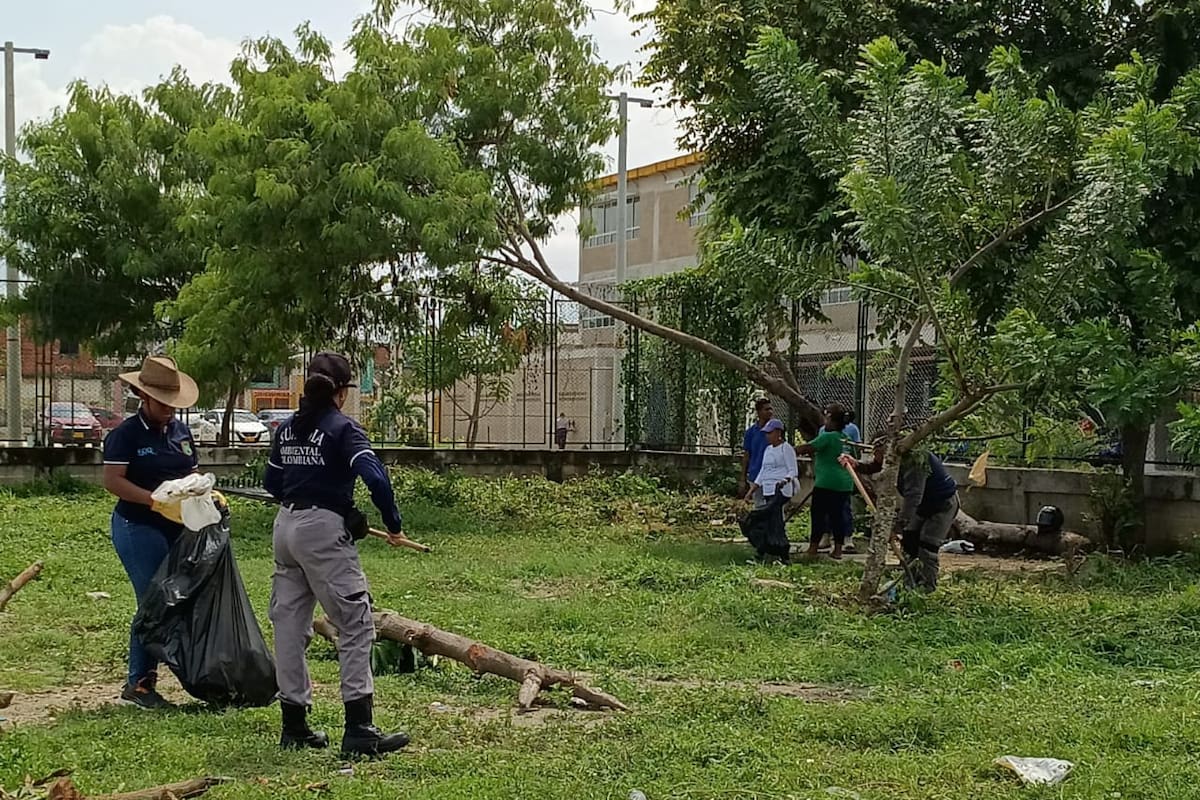 Guardia Ambiental y vecinos recuperan zona degradada en Olaya Herrera, sector Ricaurte