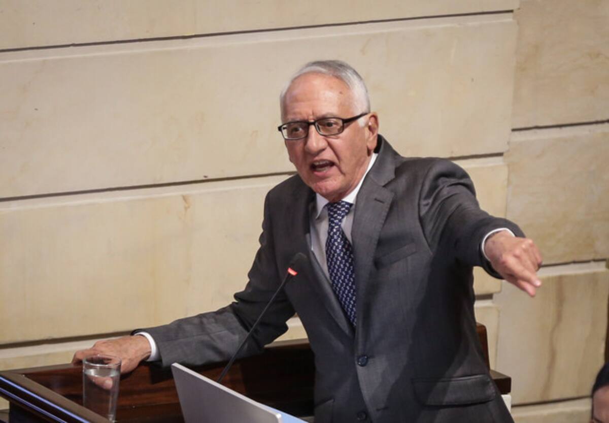 El ministro de Salud, Guillermo Alfonso Jaramillo, en un debate de control político en el Congreso de la República. (Colprensa - Catalina Olaya).