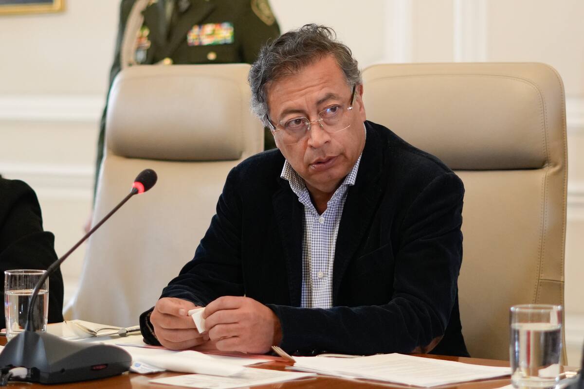 Petro no acepta resultados en Ecuador y denuncia anomalías electorales