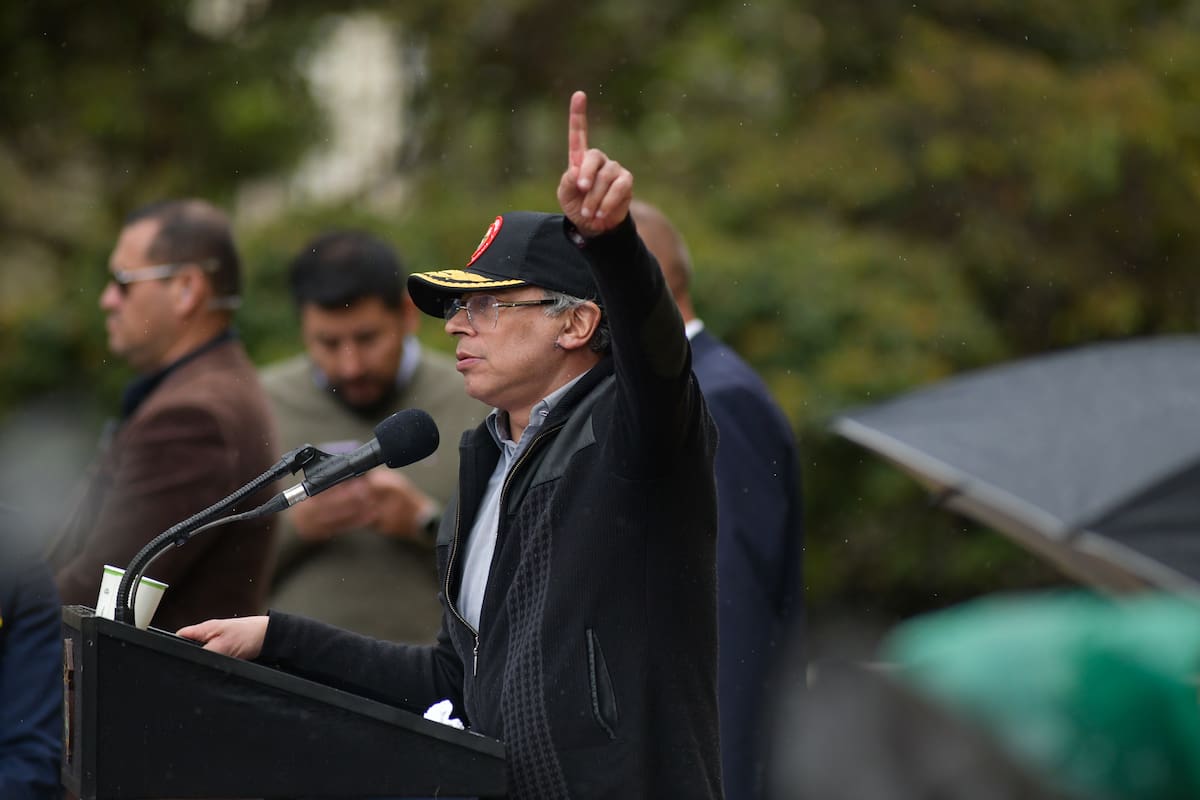 “No se hundió, la hundieron con fraude”, Petro tras decisión del Senado