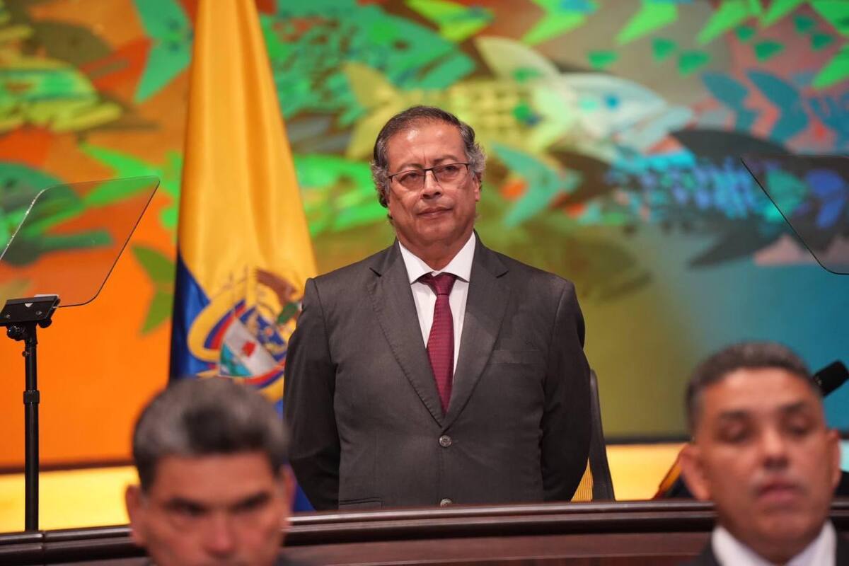 Nueva crítica contra Gustavo Petro por llegar tarde a sanción de ley antitaurina
