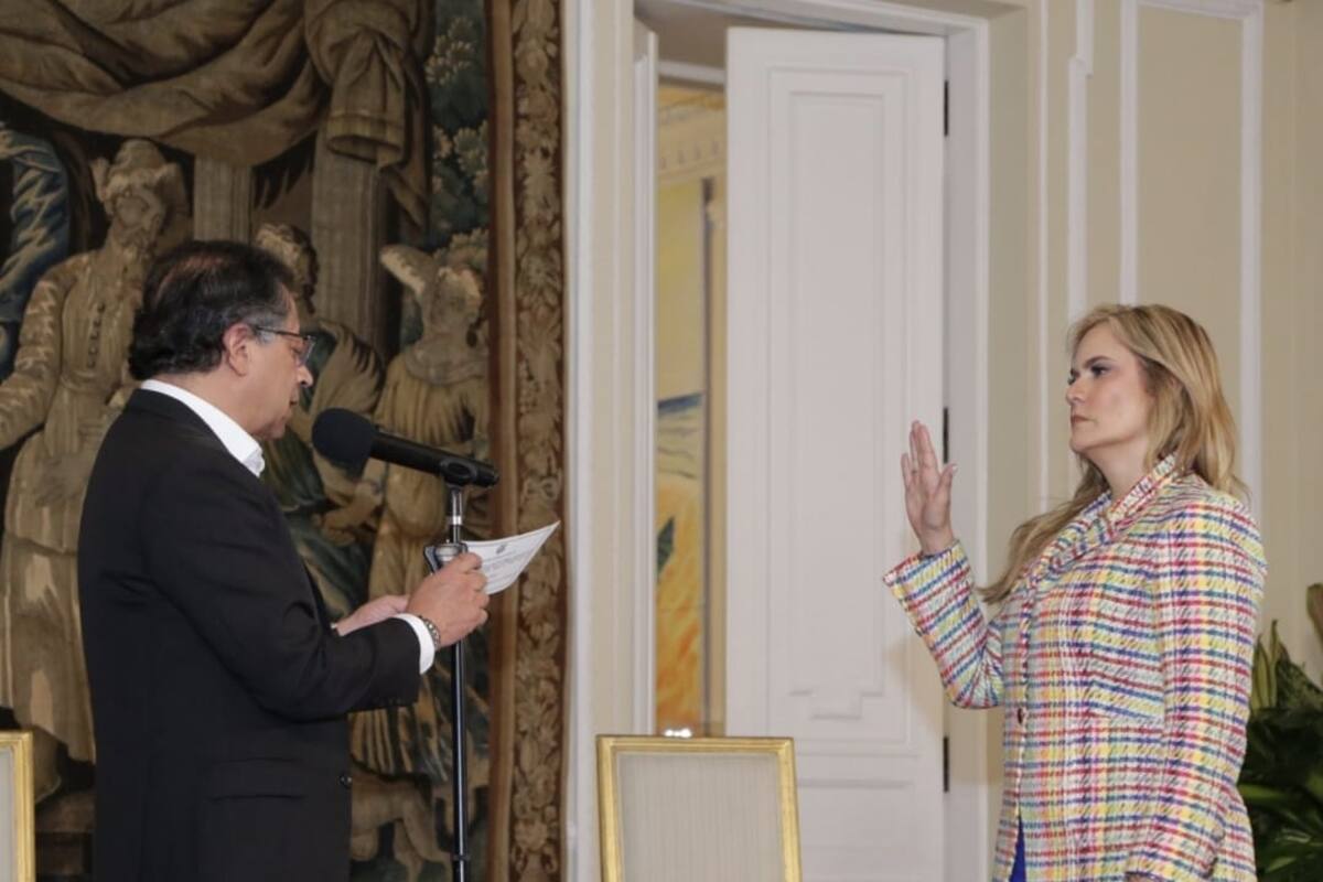 Gustavo Petro posesiona a cartagenera como magistrada