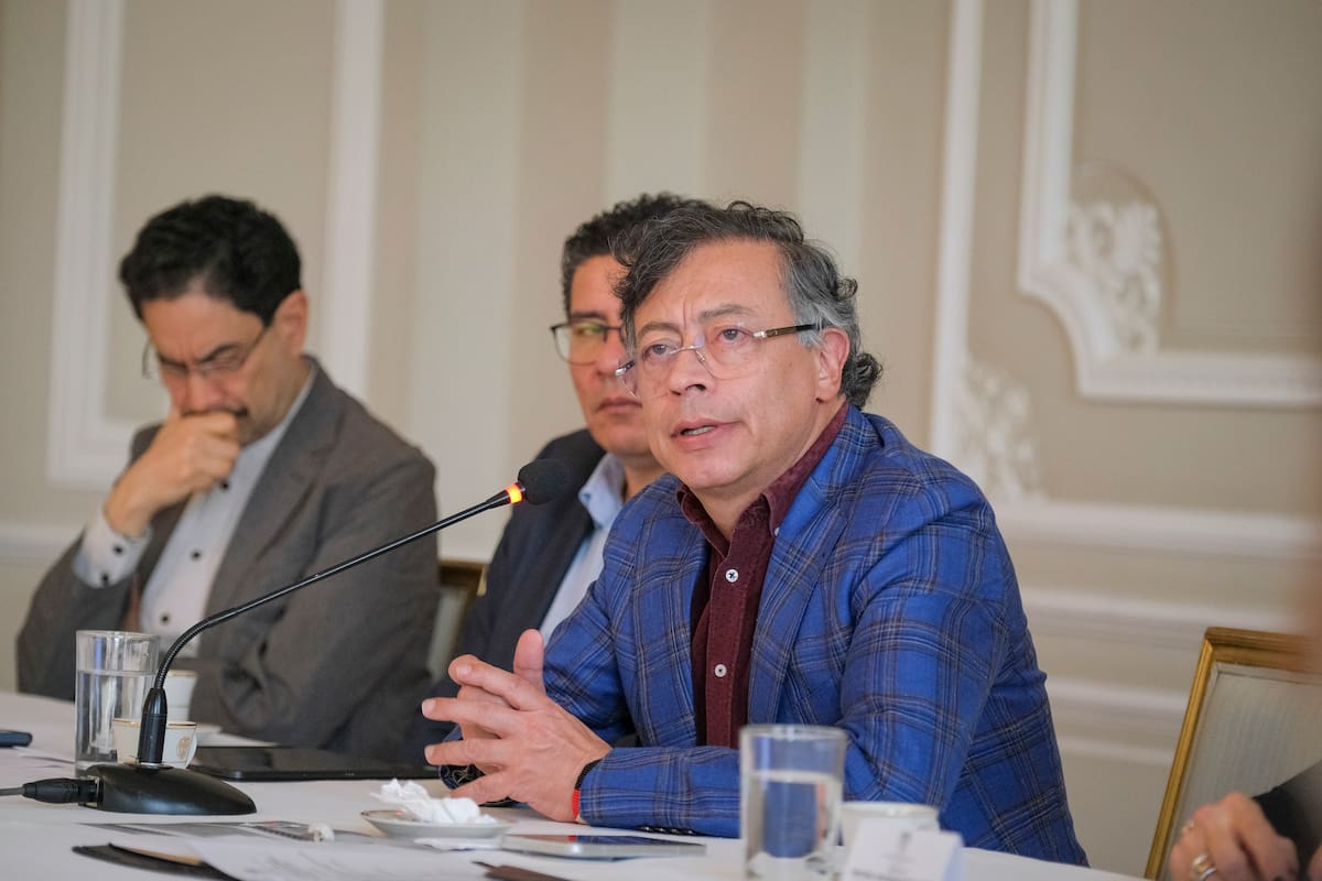 Gustavo Petro reta a Abelardo de la Espriella y cuestiona el abandono del empalme