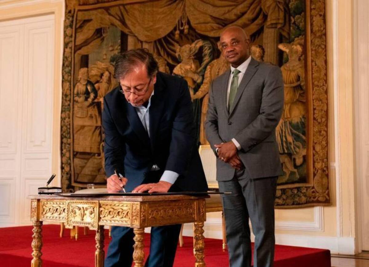 Gustavo Petro y el canciller Luis Gilberto Murillo. // Cortesia
