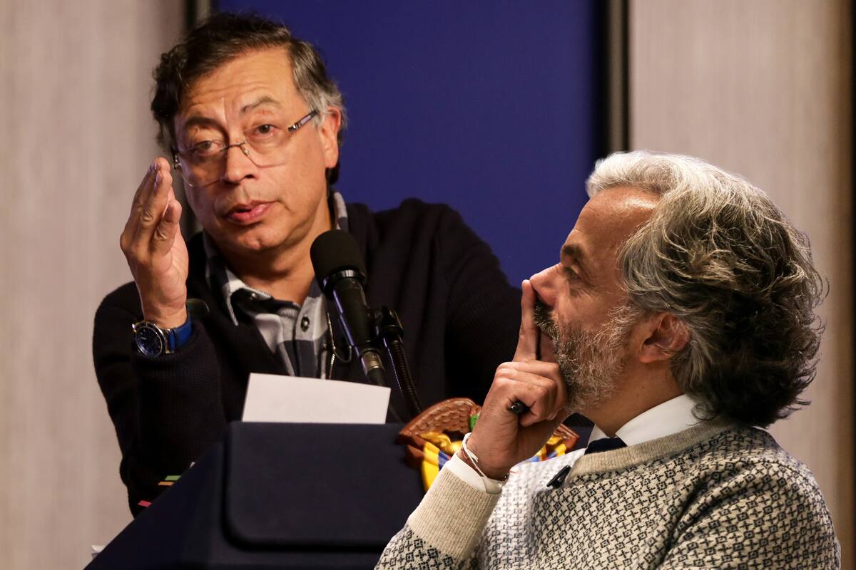 Petro y Oviedo chocan en redes: “También podría hablar clarito de los maricas”