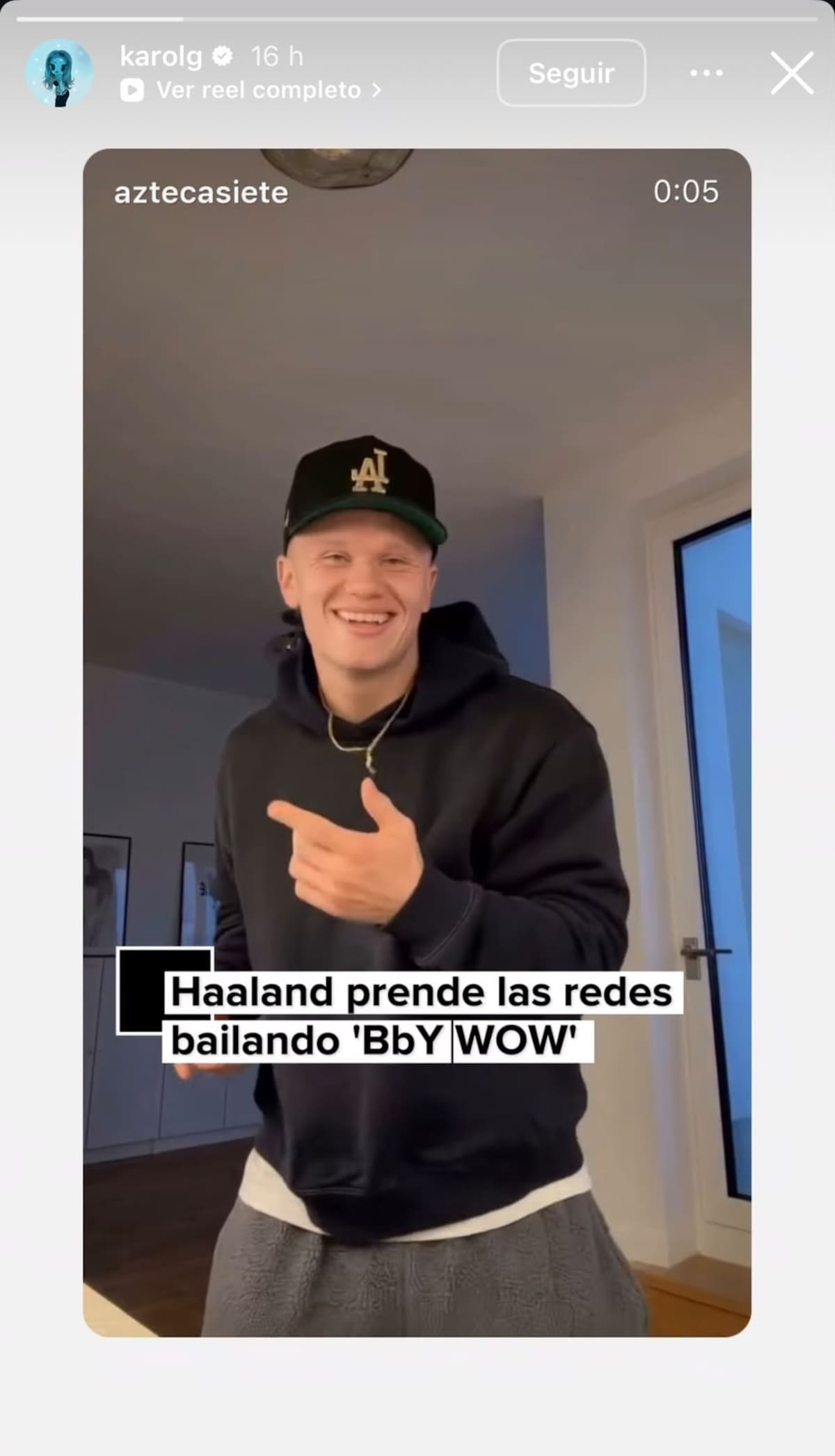 Haaland sorprende bailando a Karol G. /Foto: Captura de pantalla.