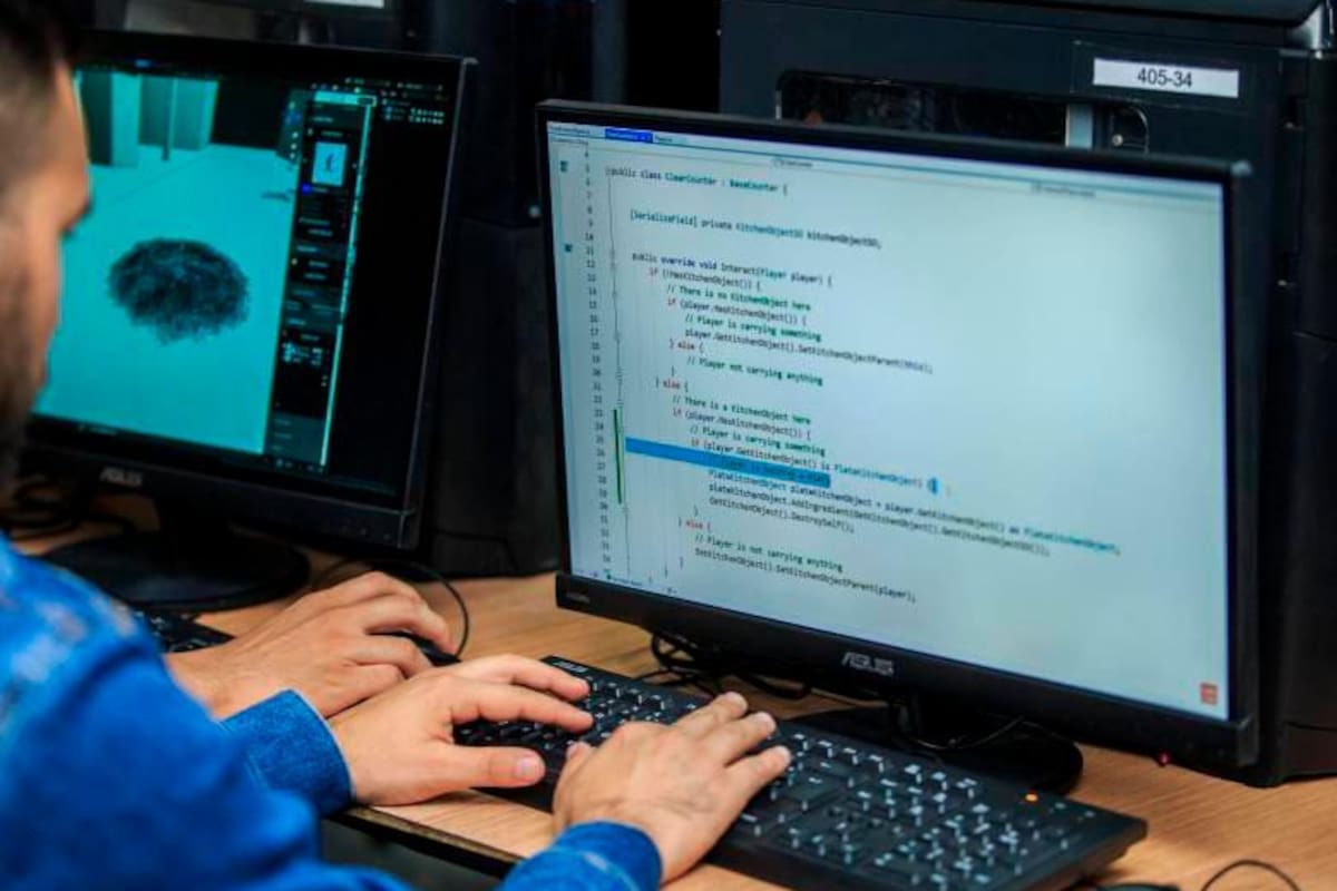 Desde Ucraniana están capacitando gratis a jóvenes de Medellín en tecnología