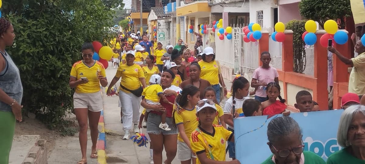 Habitantes celebran aniversario del barrio 7 de Agosto en Cartagena. // Foto: Óscar Díaz - El Universal.