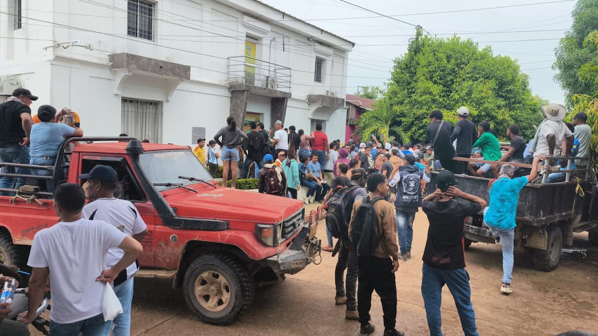 Habitantes de tres municipios del sur de Bolívar protestan por crisis del servicio de energía. // cortesía: comunidad del Sur de Bolívar