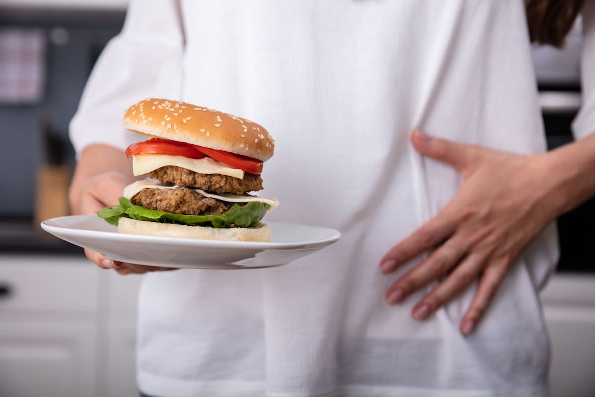 La alimentación saludable es clave para tener una microbiota variada y balanceada, por lo que es clave evitar la comida chatarra. //123RF.