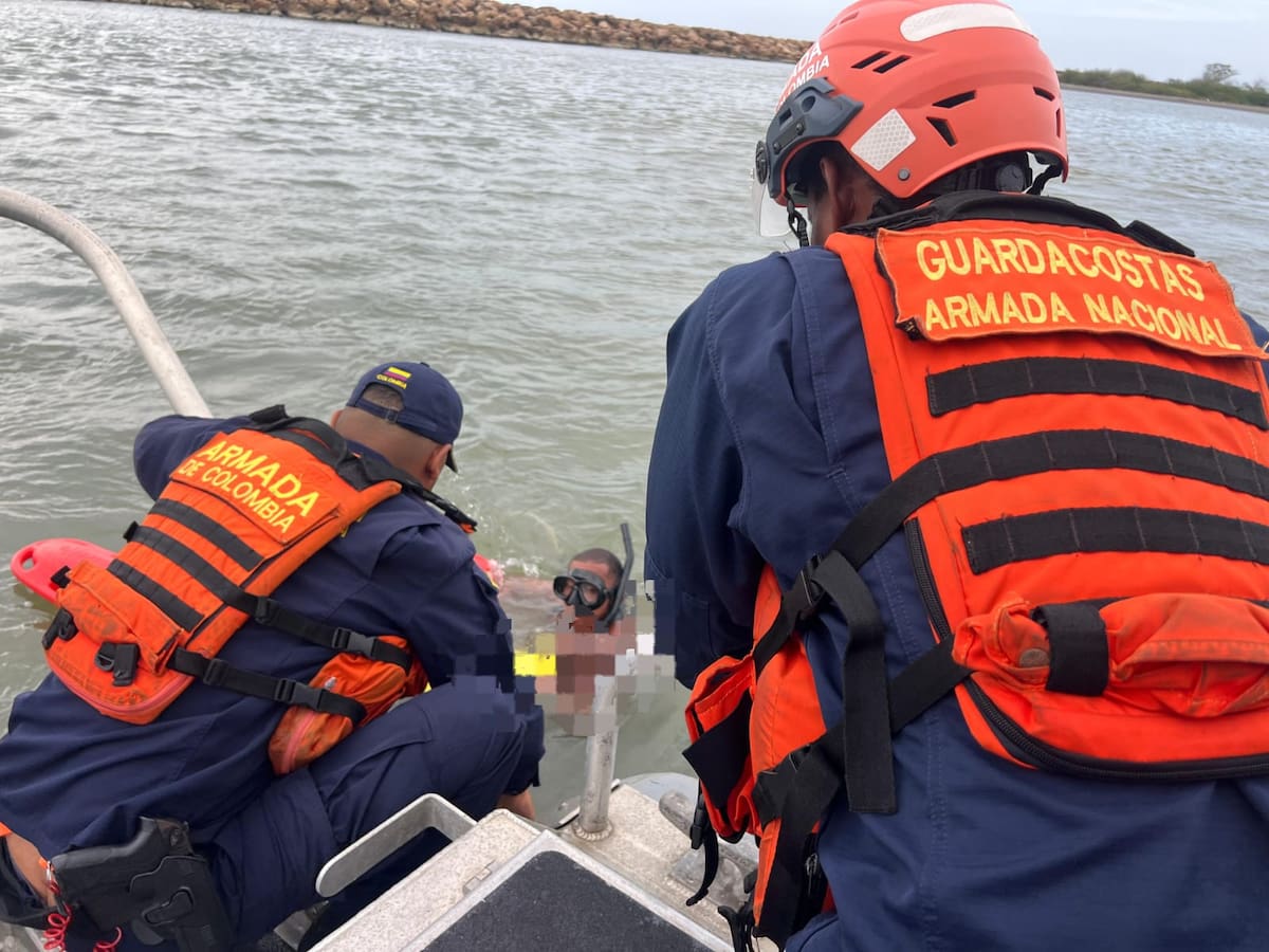 Unidades de la Armada de Colombia durante las labores de búsqueda del menor desaparecido en Cartagena. // FOTO: SUMINISTRADA POR ARMADA DE COLOMBIA.