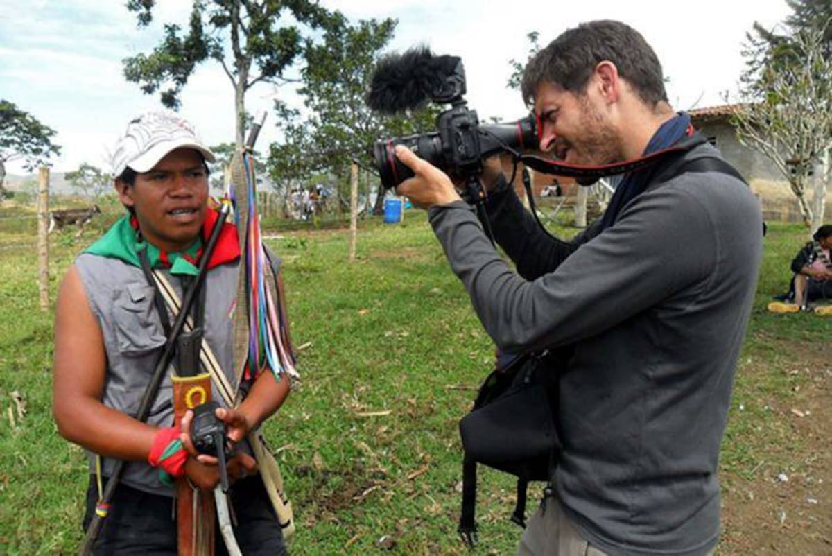 El periodista francés, Romeo Langlois, mientra hacía un trabajo periodístico en Santander de Quilichao. AFP