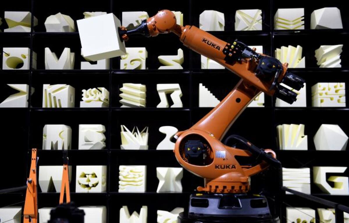 Uno de los robots en el CeBIT de Hanover. AFP TOBIAS SCHWARZ