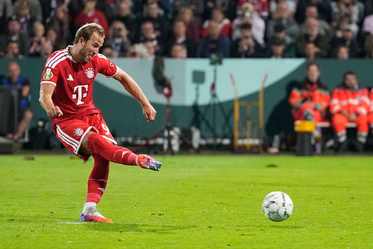 Harry Kane, del Bayern Múnich, marcó de penalti durante el partido de la Copa de Alemania de fútbol entre el VfL Osnabrück y el Bayern de Múnich. //Foto, AP: Martin Meissner