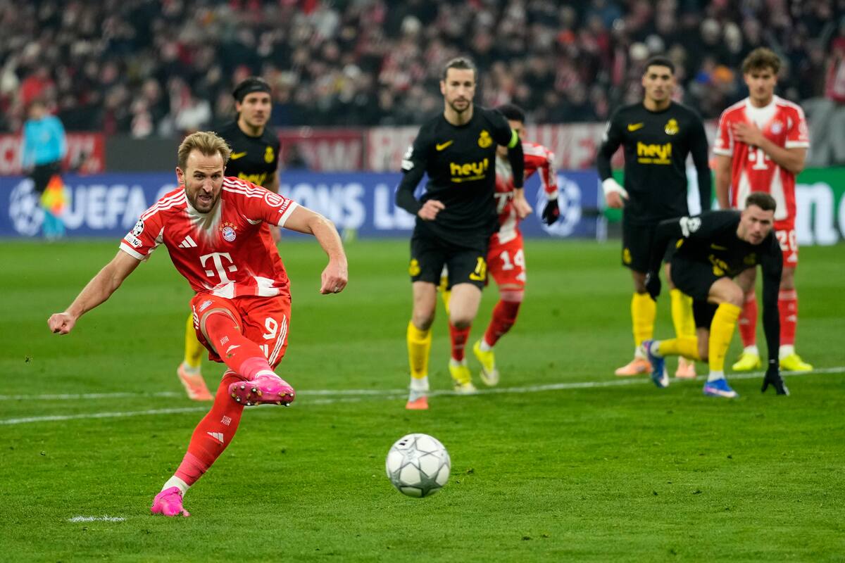 Harry Kane anotó los goles del triunfo para Bayern Múnich. //Foto, AP: Matthias Schrader