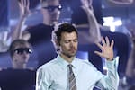 Video: ¿qué le pasó a Harry Styles? se desplomó en pleno concierto y preocupó a fans