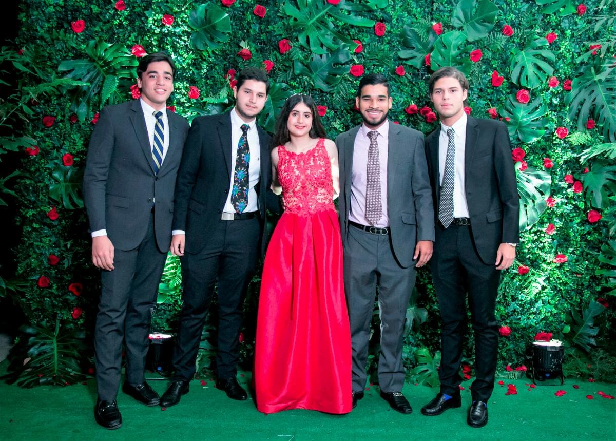 Henry Plested, Juan Sebastián Thorné, Isabella Tejada Giraldo, Tomás Pereira y Santiago Luján.