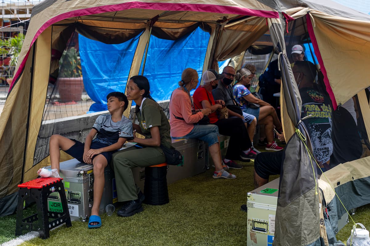 Venezuela recibe ayuda humanitaria tras los terremotos en La Guaira. // Foto: EFE/ Miguel Gutiérrez.