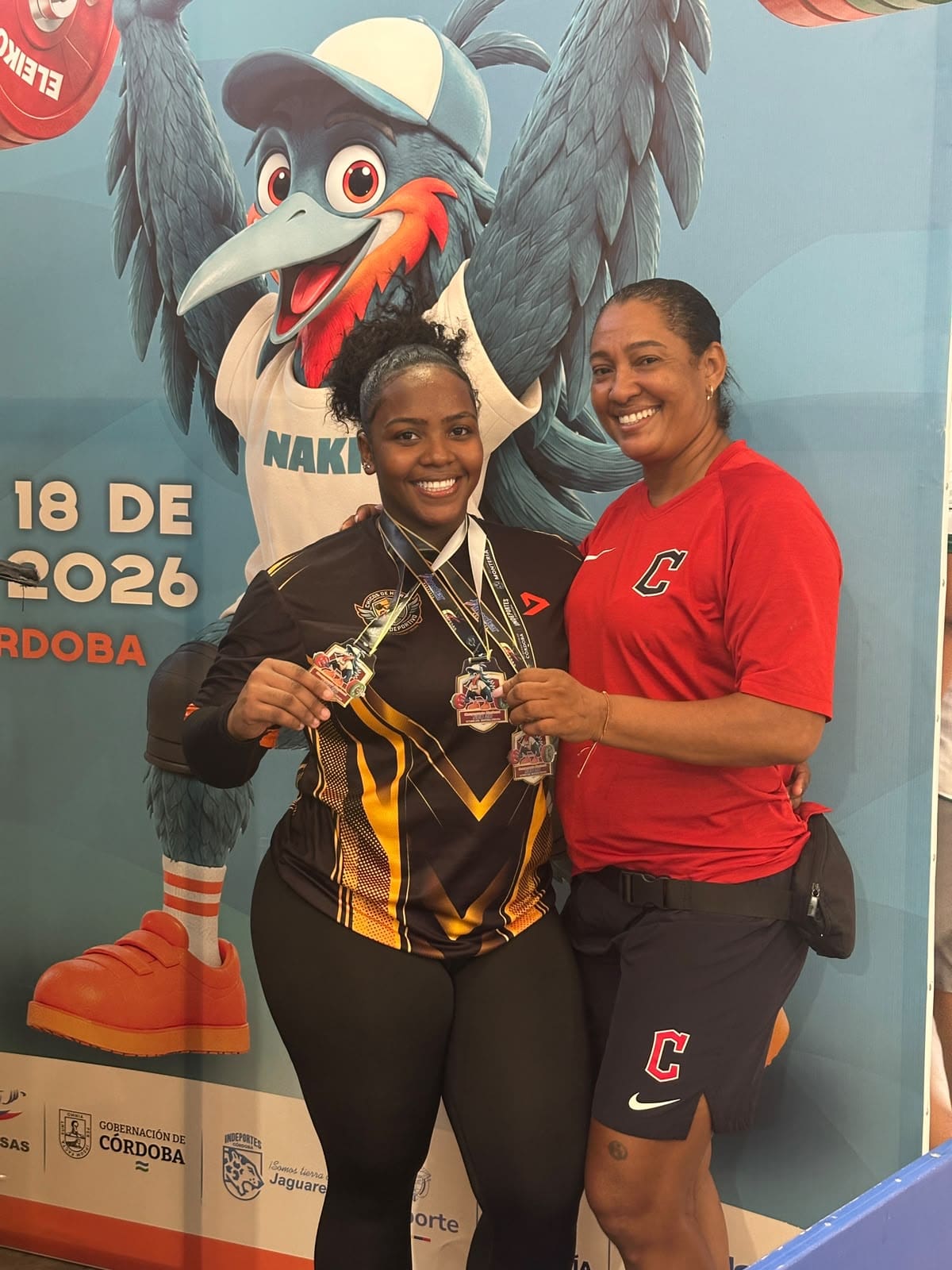 Heydis con la entrenadora Yenis Zuñiga. //Cortesía.