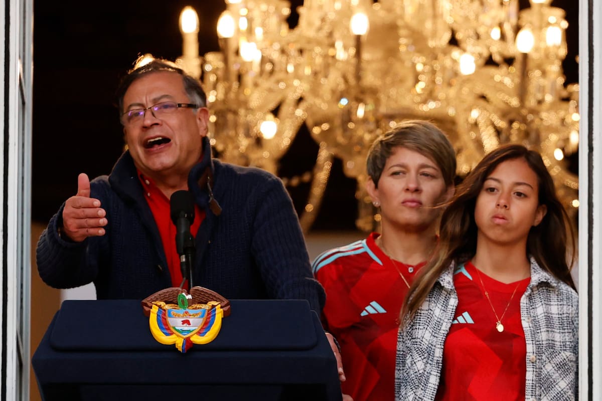 Por “persecución psicológica”, hija menor de Gustavo Petro abandona el país
