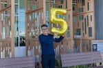 Hijo de inmigrantes latinos logra ser admitido en 49 universidades de Estados Unidos