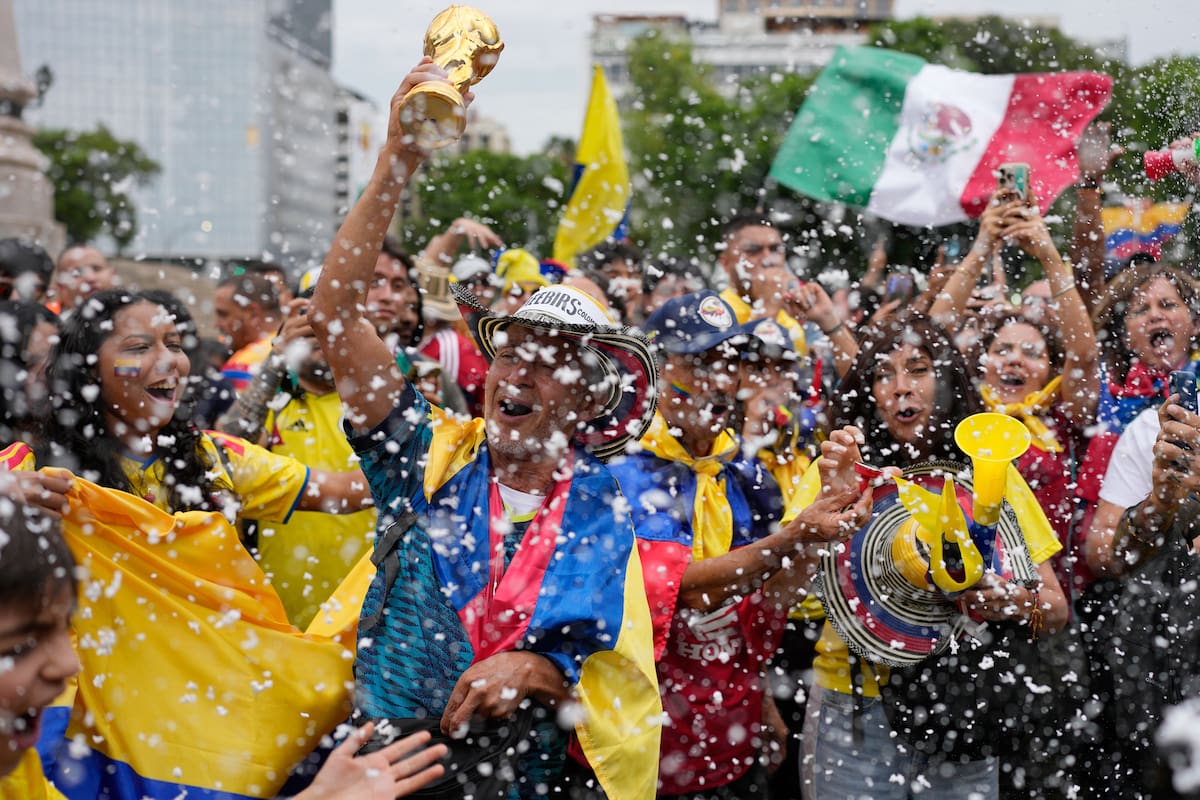 Los colombianos se han tomado Ciudad de México para el debut de Colombia en el Mundial. //Foto, AP: Eduardo Verdugo